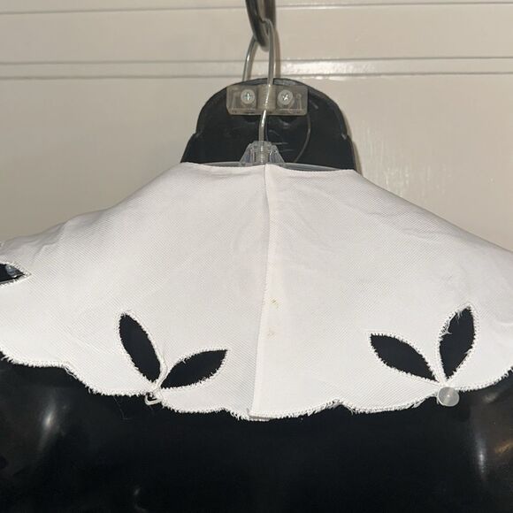 Vintage 60s white rayon scalloped edge collar with button detailing - Picture 4 of 9